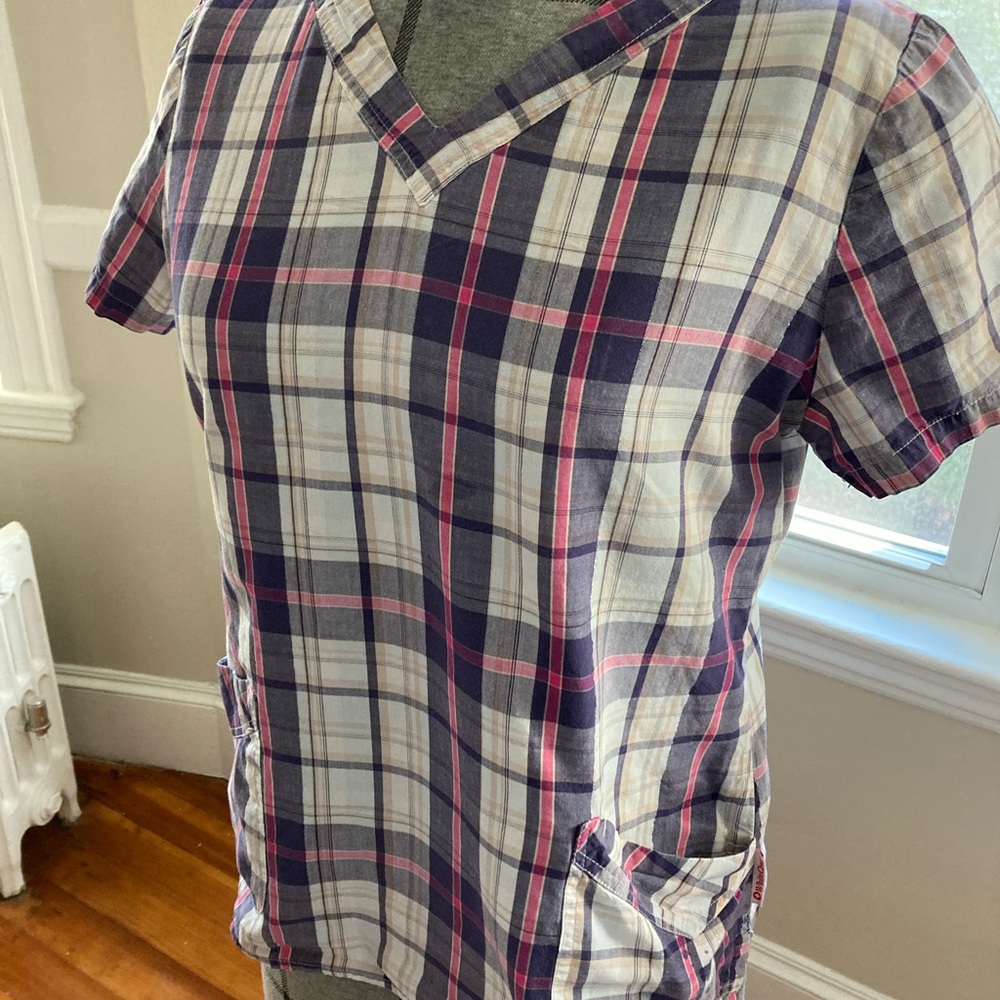 Scrub top. White cross extra small